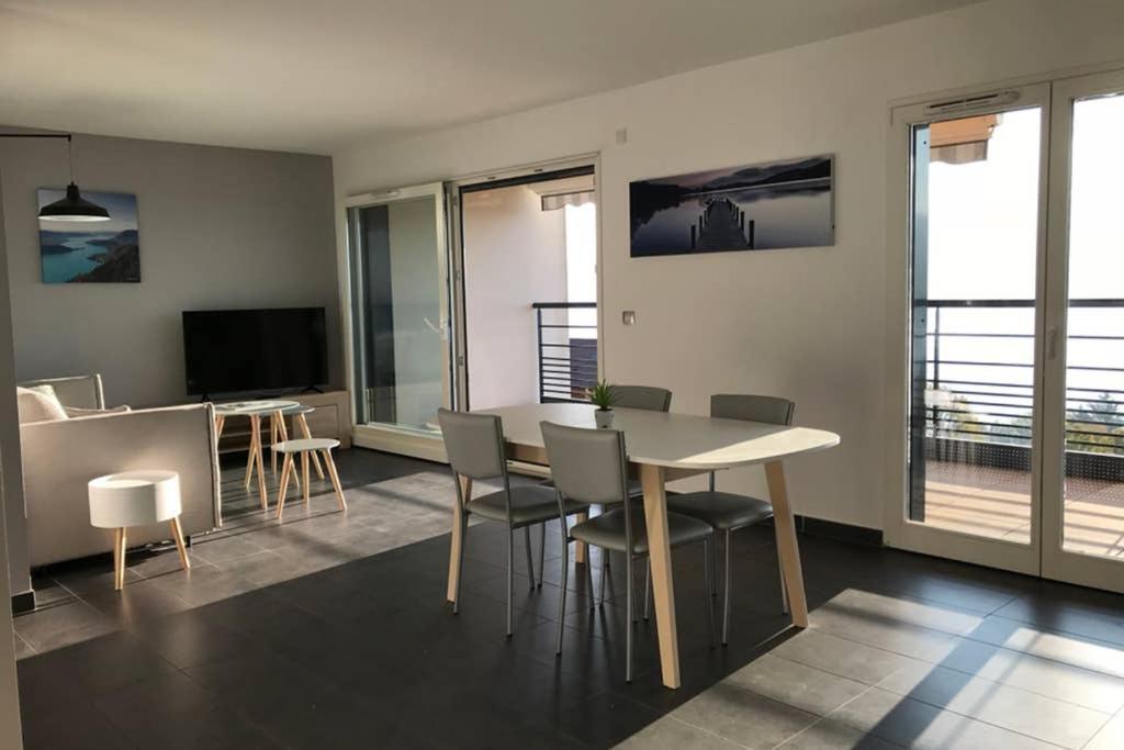 Roc & Lac - Terrasse Vue Lac, Piscine, Parking ヴェリエ・デュ・ラック エクステリア 写真
